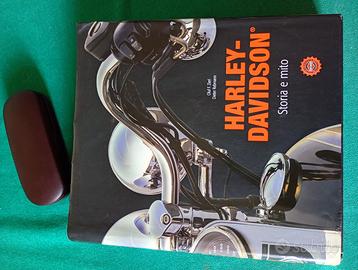 libro enciclopedico sulle Harley Davidson