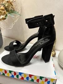 Scarpe aperte con tacco