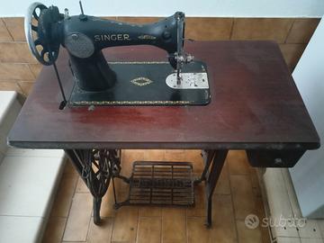 Macchina d'epoca da cucire della Singer  