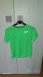 Maglia Nike bambino verde fluo taglia 137-147 cm