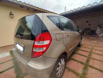 Mercedes classe A color oro 