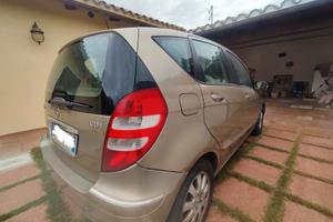 Mercedes classe A color oro 