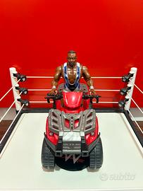 Wrestler WWE Big E con Quad