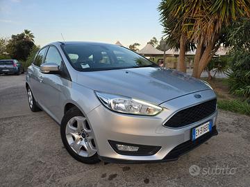 FORD FOCUS BERLINA