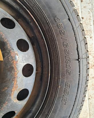 ruota di scorta piu porta  cerchi in lega .