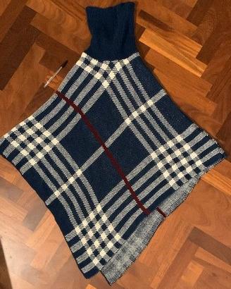 Un copricollo/maglione caldo e morbido MAI USATO