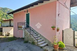 3 LOCALI A SAVIGNONE