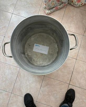 due pentole in alluminio grandi x cucinare