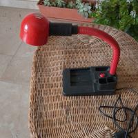 lampada da scrivania con portaoggetti 