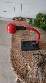 lampada da scrivania con portaoggetti 