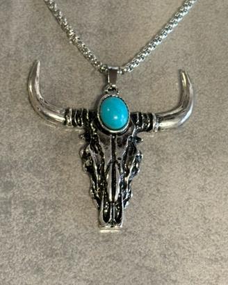 Collana con teschio di toro
