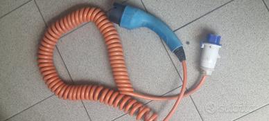 Ricarica batteria auto elettrica microcar