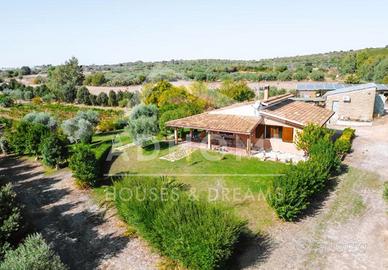 Villa con grande giardino a 25 minuti da Cagliari