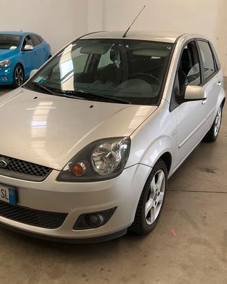 FORD FIESTA 1.2 BENZINA - APERTI TUTTO AGOSTO