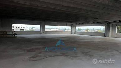 Immobile di 550 m² con 3 locali a Brusciano