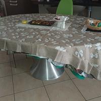 Tavolo in vetro ovale