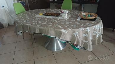 Tavolo in vetro ovale