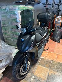 Piaggio Beverly 300 hpe deep black
