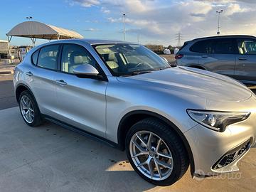 Stelvio 2.2 Q4 210cv