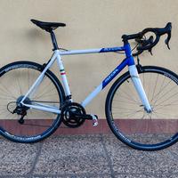 Bici da corsa Mondial. 