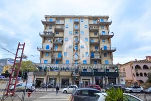 5 vani in zona Messina Marine