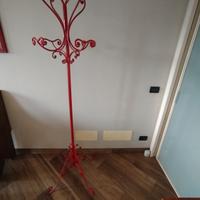 Appendiabito antico in ferro battuto rosso