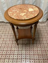 Tavolino da salotto.