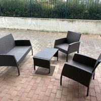 Poltrone e tavolo da esterno (ideali per giardino)