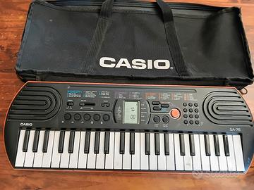 Pianola Casio con custodia 