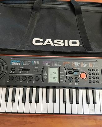 Pianola Casio con custodia 