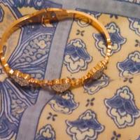 bracciale finto oro con cuori dorati 