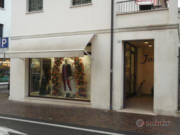 Montebelluna negozio centro storico