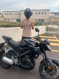 Moto Yamaha MT125
