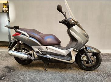 Yamaha XMAX 250