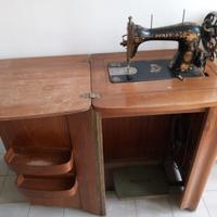 Macchina da cucire antica