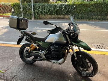 Moto Guzzi V85TT Centenario