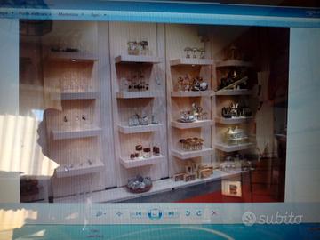 arredamento legno per negozio