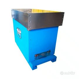 Arnia da 6 telaini in legno di abete.