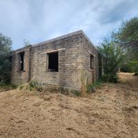 Soluzioni indipendenti con terreno da ristrutturar