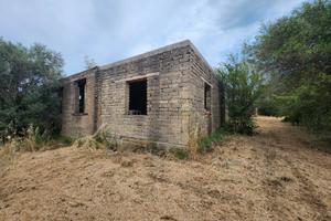 Soluzioni indipendenti con terreno da ristrutturar