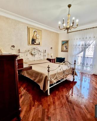 Letto matrimoniale in ferro battuto e ottone