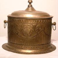 Cofanetto scatola portagioie in metallo cesellato