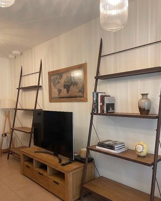 Mobile salotto: madia e librerie