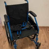 Sedia a rotelle pieghevole