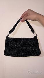 borsa da spalla nera lucida con bottone