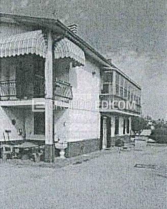 Casa, Borgo Priolo.