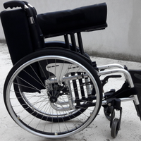 Carrozzina in alluminio ripiegabile