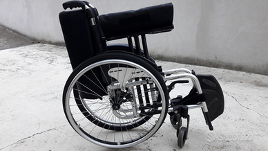 Carrozzina in alluminio ripiegabile