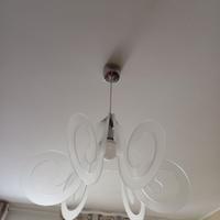 Lampada a sospensione con diffusore in plexiglass