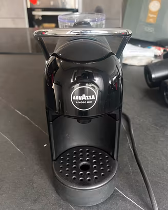 MACCHINETTA CAFFÈ LAVAZZA A MODO MIO  